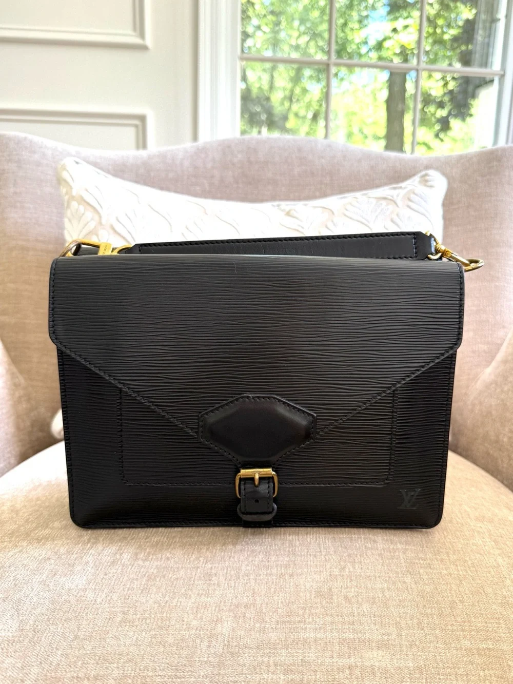 Authentic Louis Vuitton Epi Biface handbag model M52322 clutch black Epi leather